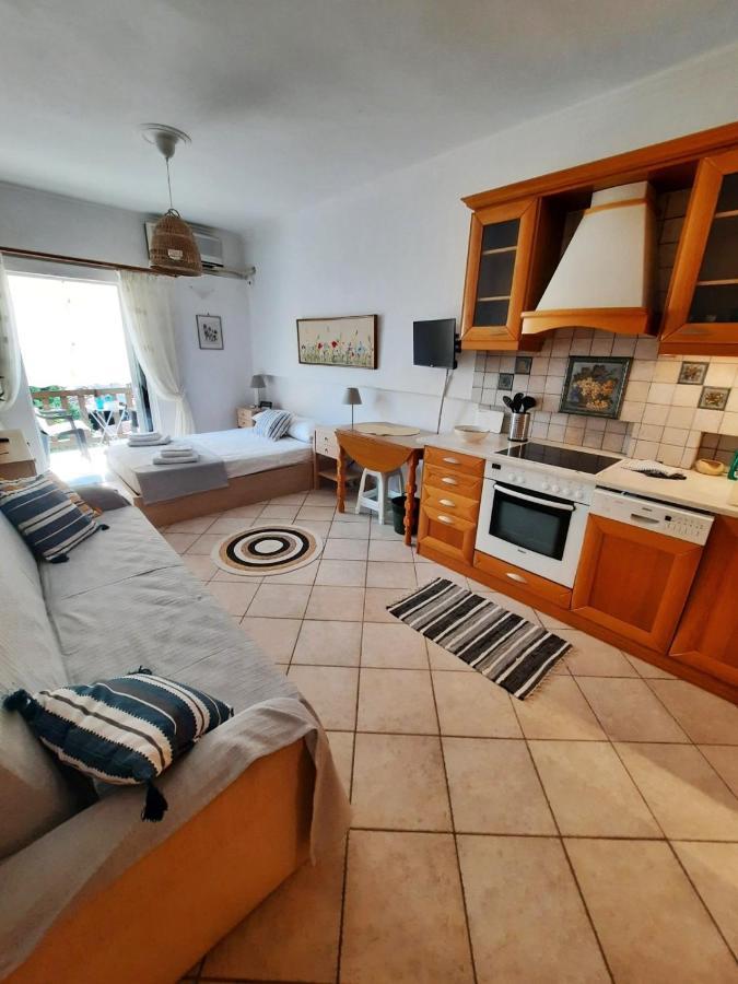 Beautiful Seaside Studio Акрата Екстер'єр фото