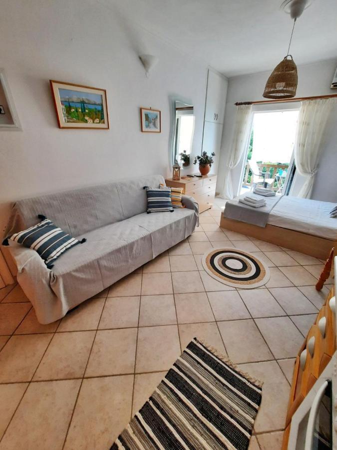 Beautiful Seaside Studio Акрата Екстер'єр фото