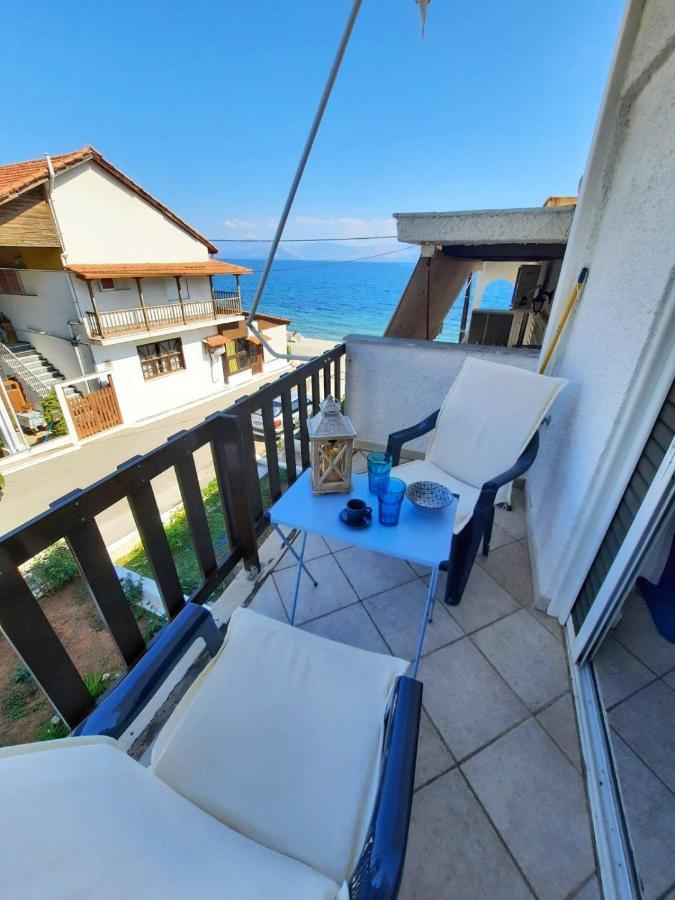 Beautiful Seaside Studio Акрата Екстер'єр фото